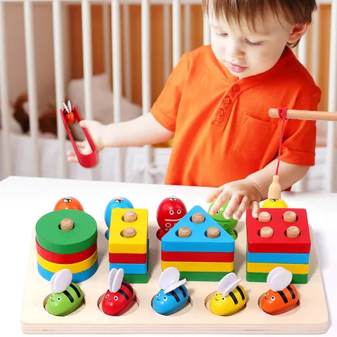 Hölzernes Montessori Lernspielzeug Vier Spalten Geometrische Form passendes Puzzle Baby Früherziehung Klemmen Biene Angeln