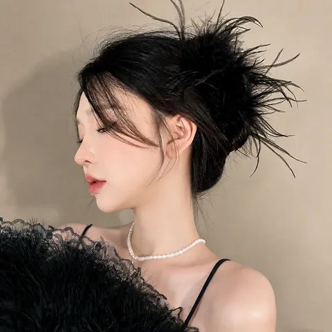 Elegant Ostrich Feather Hair Claw Clip For Women Ins Style Acrylic Plume Shark Clip Handmade Non Slip Headwear Party Styling Hair Accessory