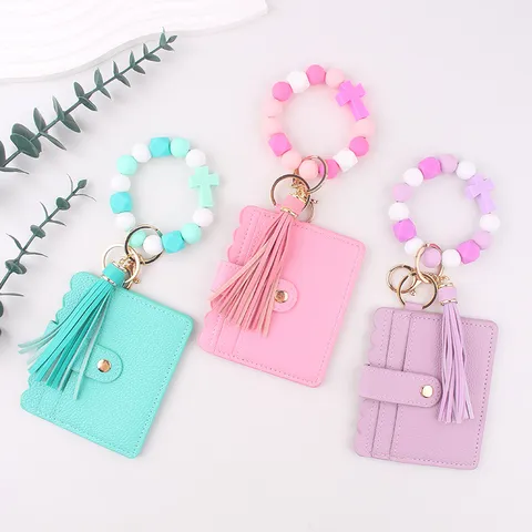 Porte-clés Bracelet en Perles de Silicone pour Femmes Portefeuille Porte-cartes en Cuir Avec Pendentif Croix Pompon Anneau Porte-clés pour Filles