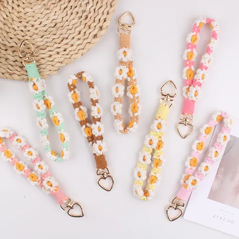 Handmade Woven Daisy Keychain Flower Cotton Rope Phone Lanyard Key Ring With Heart Shaped Metal Clasp Accessory Gift For Women