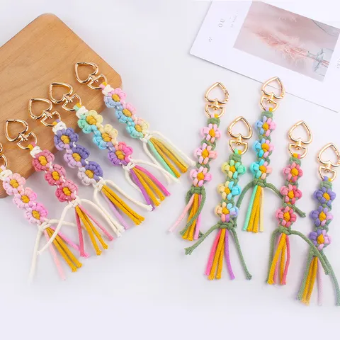 Portachiavi con Fiori Intrecciati a Mano Chiusura a Cuore Dorata Cordino in Cotone Nappina Ciondolo per Borsa Donna Accessori Regalo