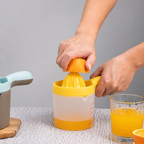 Plastik Manueller Zitronenentsafter Hand-Zitrusentsafter Kleine Fruchtpresse Mit Skala Küchensaftbereiter Becherwerkzeug