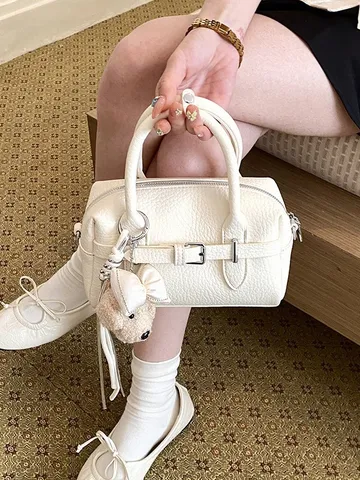 Femmes Mode PU Cuir Boston Sac Minimaliste Décontracté Épaule Bandoulière Sac Avec Mignon Ours Pendentif Petit Sac À Main