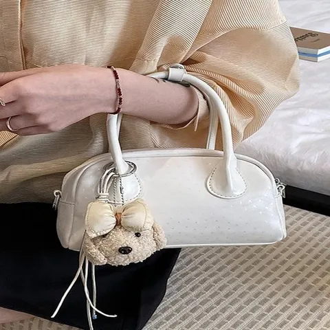 Femmes Mode PU Cuir Sac à Main Décontracté Rétro Couleur Unie Sac Bandoulière Élégant Sac à Poignée Supérieure Avec Joli Pendentif