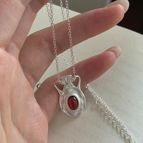 Collana Pendente a Forma di Bottiglia d'Acqua Opaca Vintage in Argento Sterling S925 per Donna con Strass Rosso Girocollo Retrò
