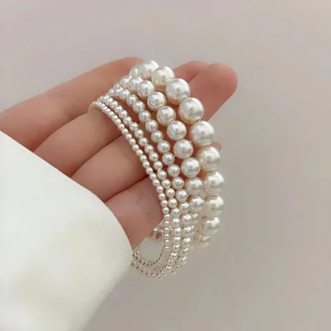 Elegantes Rundes Künstliches Perlenarmband Mit Hohem Glanz 925 Sterlingsilber Verschluss Nischen-Design Handgefertigter Schmuck Damen