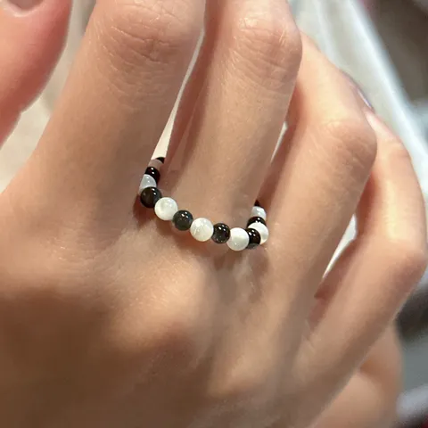 Bague Élastique en Argent Sterling 925 Perlée de Coquille Rétro Design Niche Style Coréen Noir Blanc Bague Réglable Bijoux