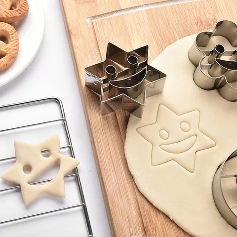 Stainless Steel Smiley Face Cookie Cutter Set Heart Star Flower Biscuit Molds DIY Baking Tools for Kitchen Fondant Cake