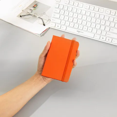 Taccuino con Copertina Rigida A6 Diario liscio Copertina in Pelle PU con Banda Elastica Taccuino per Scrittura Ufficio Scuola