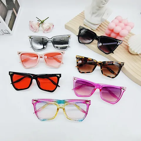 Mode Katzenaugen Sonnenbrille Für Damen Herren UV400 Oversized PC Rahmen Trendy Farbverlauf Linse Metallnieten Reise Brillen