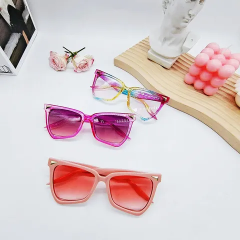 Mode Katzenaugen Sonnenbrille Für Damen Herren UV400 Oversized PC Rahmen Trendy Farbverlauf Linse Metallnieten Reise Brillen