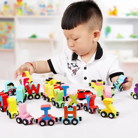 Jouet de Train Magnétique en Bois Chiffres et Lettres Jouet d'Apprentissage Éducatif Montessori pour Tout-Petits Garçons et Filles