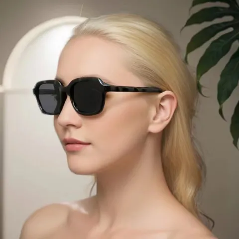Wave Frame Square Sunglasses Women Men Retro Fashion Beach Sun Glasses UV400 Protection PC Frame Polycarbonate Lens Eyewear