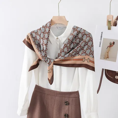 Sciarpa Quadrata in Satine Vintage da Donna Elegante Foulard con Motivo Floreale Patchwork Primaverile Protezione Solare