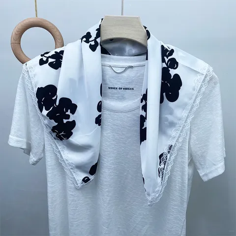 Women Square Scarf Satin Silk-Like Fabric Floral Print Scarf With Lace Trim Versatile Fashion Neck Scarf For Daily Wear
