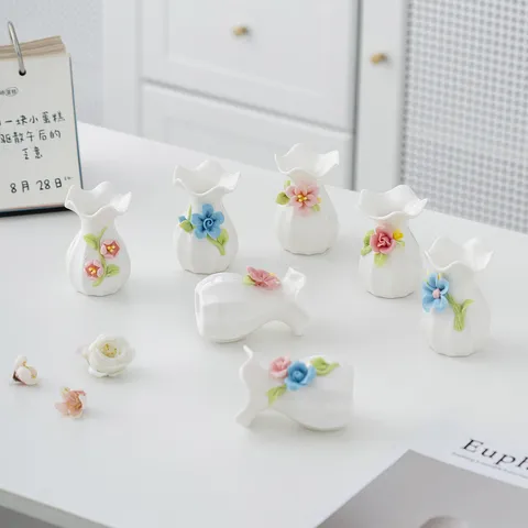 White Ceramic Mini Vase Handmade Pinched Flower Floral Arrangement Vase Creative Desktop Ornament Home Decor Craft