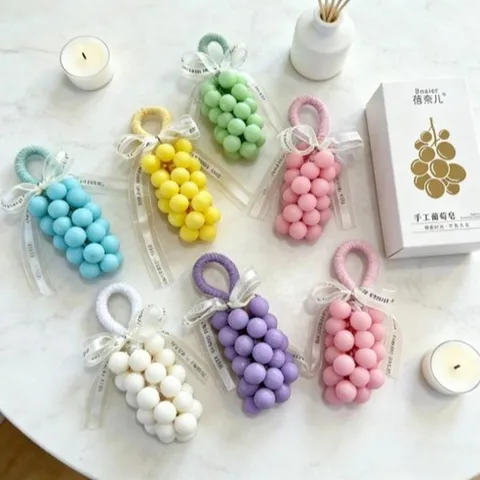 Savon Fait Main aux Huiles Essentielles Pendentif Grappe de Raisin Coffret Cadeau Exquis Savon Suspendu d'Aromathérapie Cadeau d'Anniversaire pour Femme