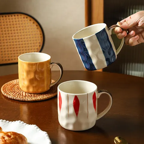 Tasse en Céramique Créative Japonaise Tasse à Café Rétro en Relief Avec Poignée Cadeau de Verrerie de Bureau et de Maison pour Femmes