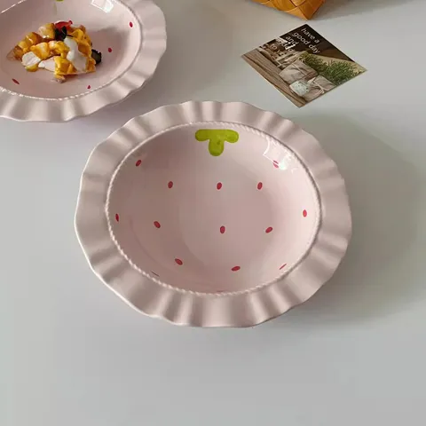 Assiette Plate en Céramique Style Chapeau de Paille Ins Mignon Français Couleur Sous Glaçage Motif Fraise Cœur Plat à Steak