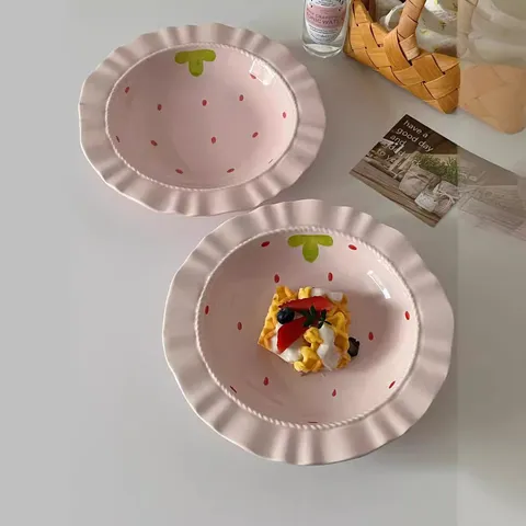 Assiette Plate en Céramique Style Chapeau de Paille Ins Mignon Français Couleur Sous Glaçage Motif Fraise Cœur Plat à Steak
