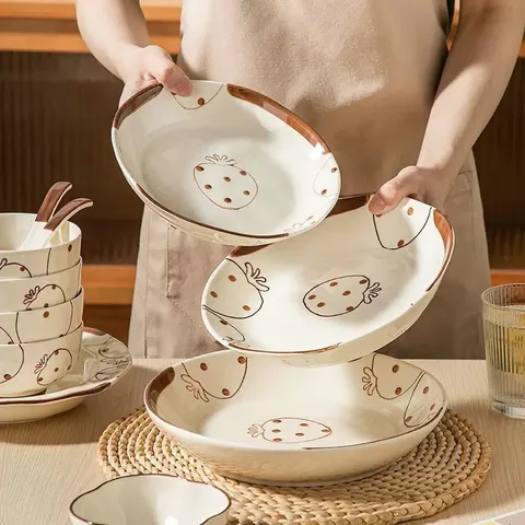 Ensemble de Vaisselle en Céramique Fraise Mignonne Couleur Sous-Glaçure Bol Assiette Bol à Soupe Bol à Riz Style Ins Cuisine Salle à Manger