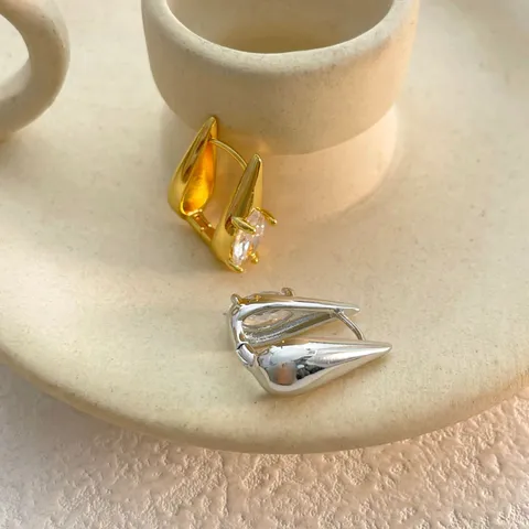 Mode Minimalistische Vergoldete Kupfer Strass Ohrstecker Marquise Tränenform Geometrische Glatte Ohrringe Für Damen Boutique Schmuck