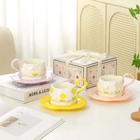 Juego de Taza y Platillo de Café de Cerámica con Diseño de Tulipán Pintado a Mano y Caja de Regalo Taza de Flores para Regalo de Mujer