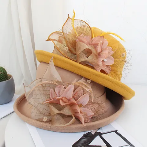 Chapeau Fedora Femme en Feutre de Laine Rétro Style Britannique Bord Roulé Filet Fleur Plume Chapeau Cloche Hiver Chaud
