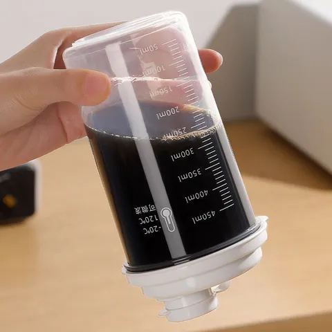 Bottiglia di Stoccaggio in Plastica PP Portatile Contenitore Dispenser di Liquido Trasparente con Scala e Coperchio per Microonde per Cucina