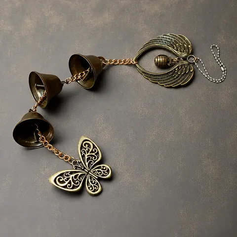 Campanella a Vento Retrò Ciondolo a Farfalla in Lega di Ferro e Ali d'Angelo Con Campanelli Decorazione Sospesa Vintage Per Regalo di Natale