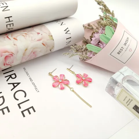Asymmetrische Blumen Quaste Ohrringe Strass Legierung Vergoldet Modeschmuck Hängende Ohrringe Für Damen Party Geschenk