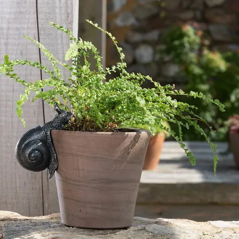 Synthetic Resin Snail Statue Garden Ornament Cute Animal Hanging Sculpture Pot Plant Decor Modern Minimalist Style