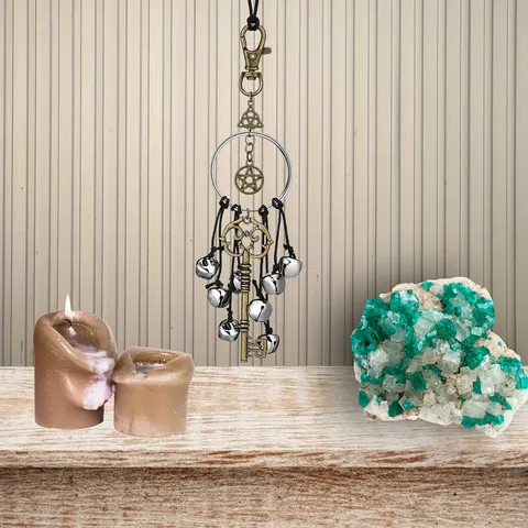 Vintage Bruja Llave Mágica Timbre Colgante Adorno Campanas Pentagrama Metal Colgante Para Hogar Cocina Puerta Pared Decoración