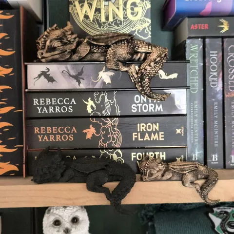 Resin Sleeping Dragon Figurine Antique Bronze Black Bookshelf Decor Fantasy Animal Statue Home Office Desktop Ornament
