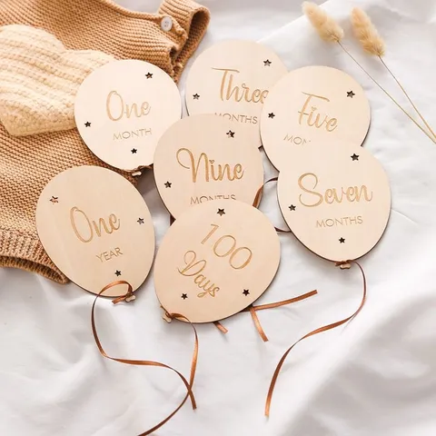 Wooden Baby Milestone Cards Balloon Shape Monthly Milestone Discs Newborn Photography Props Baby Growth Record Decor