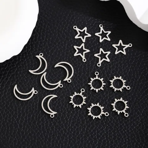 Pendentifs Ajourés en Alliage Soleil Étoile Lune pour la Fabrication de Colliers et Bracelets DIY Charms Célestes Accessoires de Bijoux en Argent