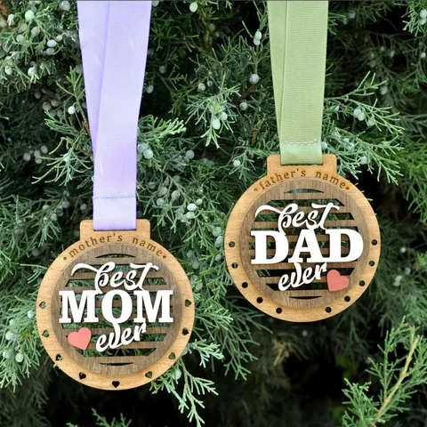 Ornamento Sospeso in Medaglia per la Festa della Mamma e del Papà in Legno Targhetta Miglior Mamma Papà Regalo Creativo per la Decorazione della Casa