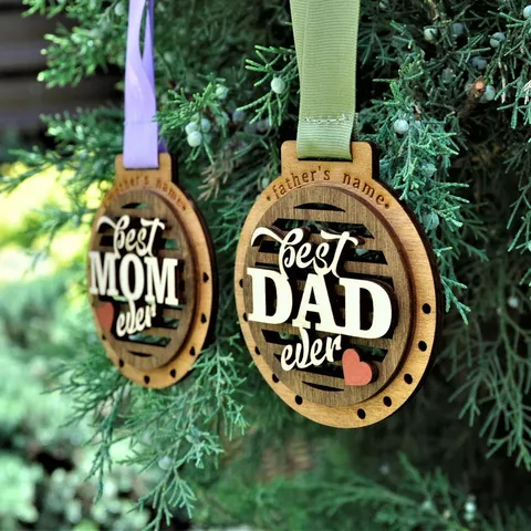 Ornamento Sospeso in Medaglia per la Festa della Mamma e del Papà in Legno Targhetta Miglior Mamma Papà Regalo Creativo per la Decorazione della Casa