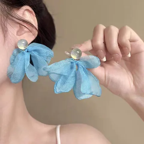 Damen Mode Harz Perle Stoff Blumen Ohrringe im Resort Stil Süßer Hänge Schmuck Elegantes Accessoire Geschenk