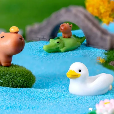 Mini Cute Resin Animal Figurine Micro Landscape Capybara Crocodile Duck Toy Desktop Cake Car Decoration