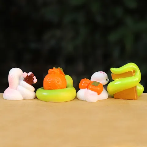 Simpatico Figurine di Serpente Zodiacale Mascotte di Capodanno Resina Animale Cartoon Ornament da Scrivania Decorazione Torta Scatola Misteriosa Regalo