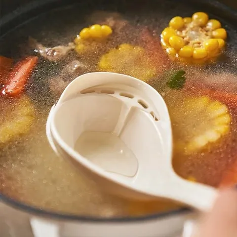 Mestolo da Cucina Multifunzione 2 in 1 Filtro per Minestra Plastica Resistente al Calore Cucchiaio per Schiumarola Stile Giapponese Mestolo da Cucina per Pentola Calda Ravioli