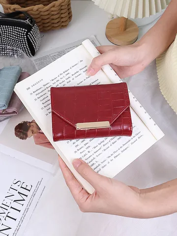 Damen Krokodil Muster Kurz Brieftasche Exquisite PU Leder Mehrfach Gefaltet Kartenhalter Metall Bar Mode Münzgeldbörse Alltag