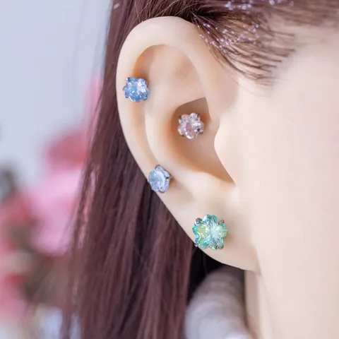 Sakura Cut Zirconia Ear Bone Stud Titanium Alloy Cartilage Piercing Bicolor Gradient Sweet Fresh Floral Earrings Jewelry For Women