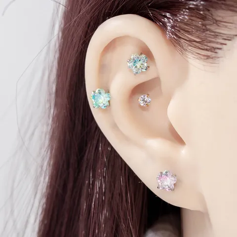 Pendientes de Botón para Cartílago de Strass con Corte de Flor de Cerezo en Acero de Titanio con Degradado de Dos Tonos Joyería para Mujer