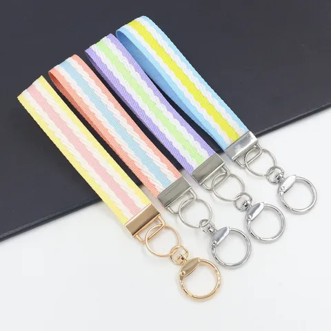 Mode Mehrfarbig Geometrisch Gestreift Jacquard Gewebt Polyester Stoff Band Handgelenkband Schlüsselanhänger Taschenanhänger Hummerkralle Schnalle Ornament Für Schlüssel Tasche Geldbörse Unisex Zubehör