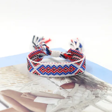 Handgefertigtes Gewebtes Freundschaftsarmband Ethno-Stil Buntes Geometrisches Rautenmuster Verstellbares Quastenarmband