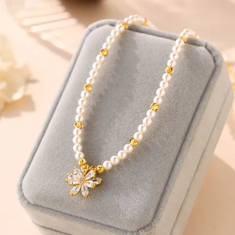 Elegante Kupfer Künstliche Perle Halskette Für Frauen Blume Schmetterling Anhänger Strass Choker Modeschmuck Geschenk