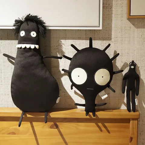 Poupée en Peluche Noire Sombre et Insolite Mignon Jouet Gothique En Peluche Douce Pendentif Figurine d'Animal Cadeau d'Anniversaire