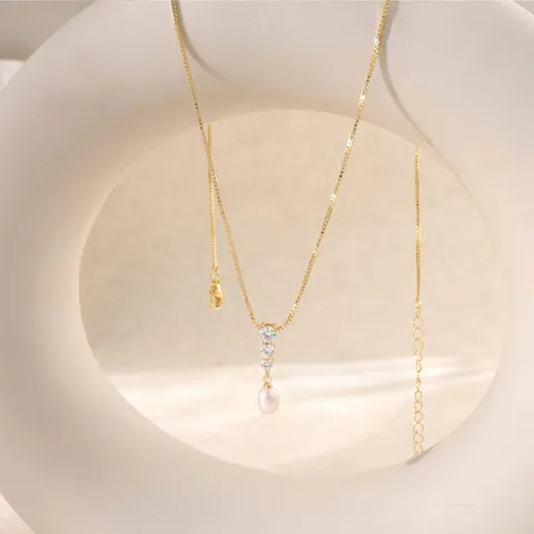 Schicke Legierung Künstliche Perle Anhänger Halskette Leichten Luxus Geometrische Strass Stern Choker Gold Silber Schlüsselbeinkette Damen Schmuck